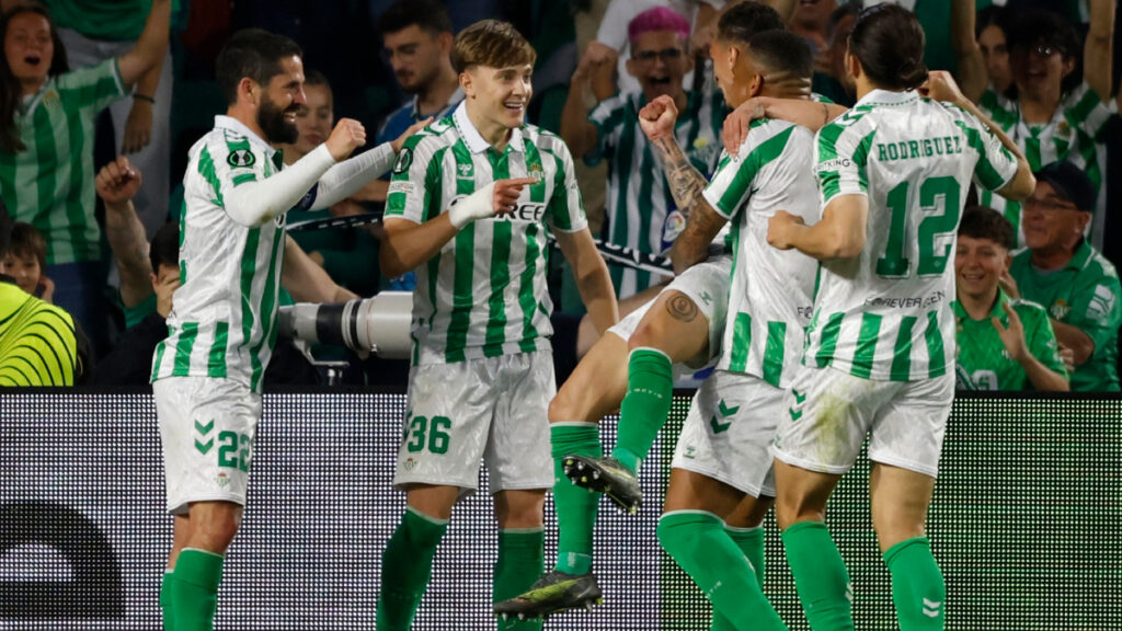 Triunfo cómodo del Betis como local. (Reuters)