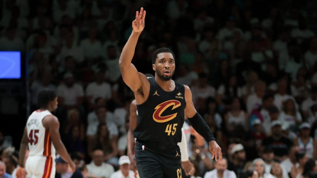 Los Cavaliers en festejo de victoria