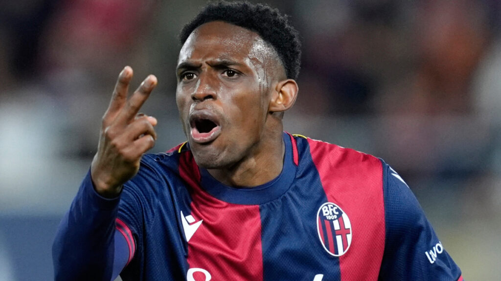 Jhon Lucumí, durante un encuentro con el Bolonia. | Reuters