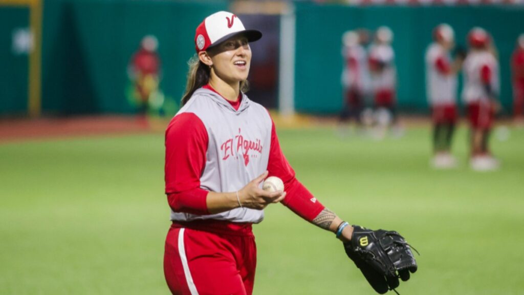 Kelsie Whitmore quiere hacer historia con El Águila de Veracruz y ser la primera mujer en jugar en la Liga Mexicana de Béisbol