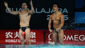 Osmar Olvera y Juan Celaya, plata en el trampolín de 3m sincronizados en la Súper Final de clavados de Beijing