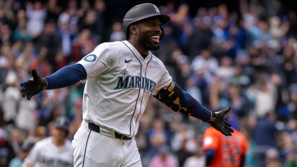 Randy Arozarena brilla con los Mariners