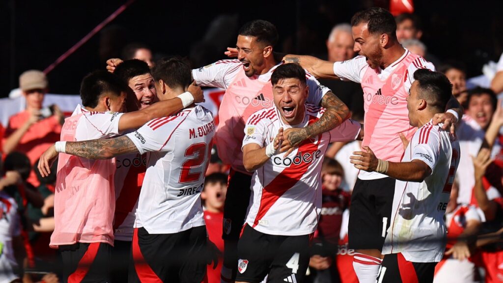 Franco Mastantuono deslumbra con un golazo a Marchesín en pleno Superclásico