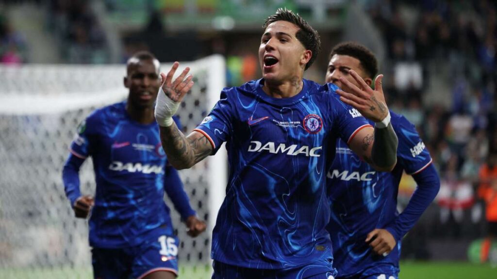 El Chelsea derrota al Betis para ganar la Conference League y tener en sus vitrinas este torneo, la Europa League y la Champions League