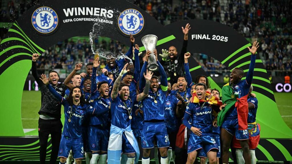 El Chelsea derrota al Betis para ganar la Conference League y tener en sus vitrinas este torneo, la Europa League y la Champions League