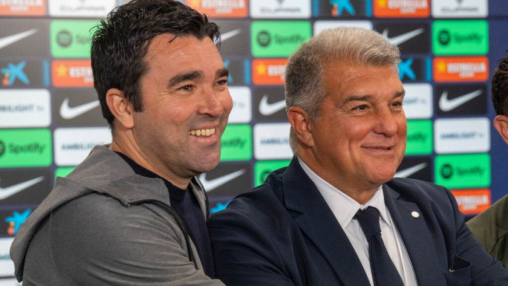 Deco y Joan Laporta. - AP.