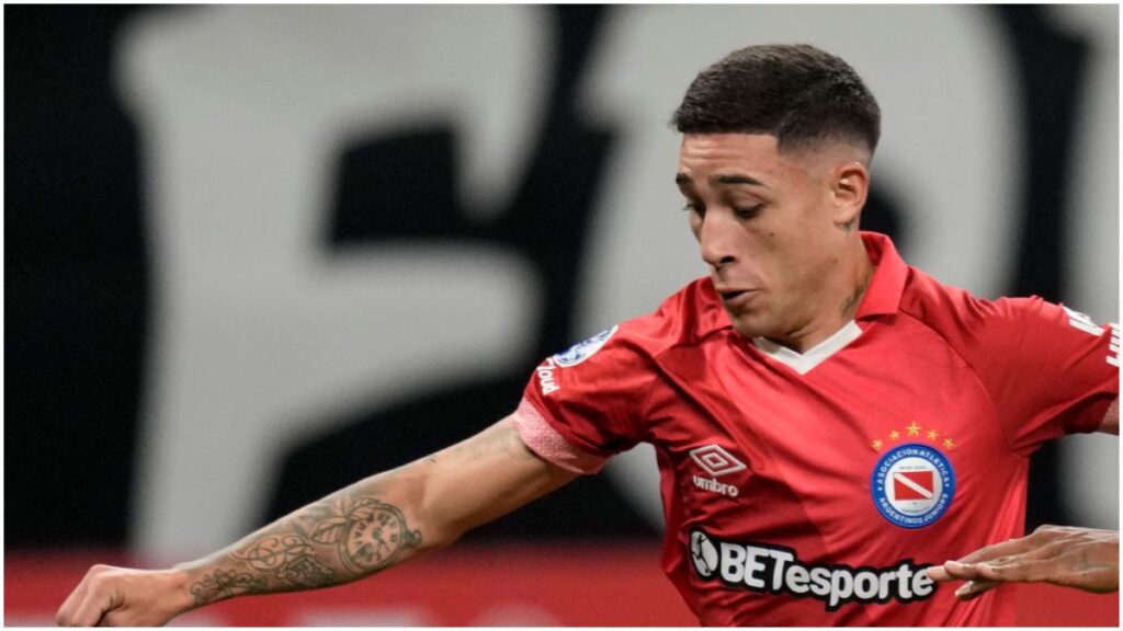 El golazo de chilena de Santiago Montiel | AP