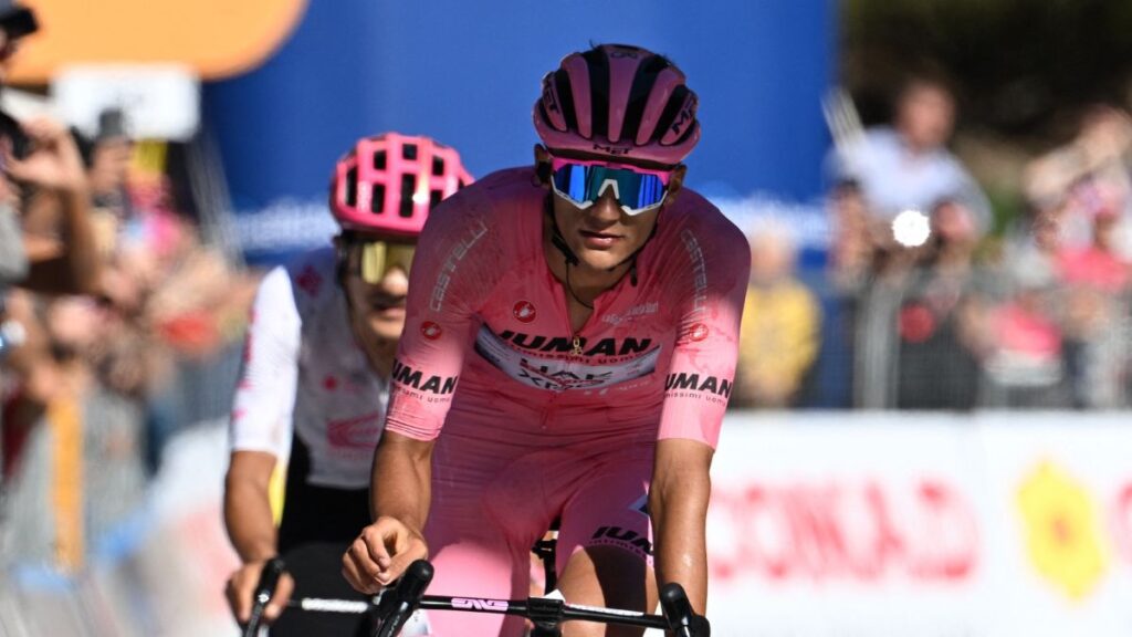Isaac del Toro, con la maglia rosa: “No puedo creer que sea yo quien representa a México"