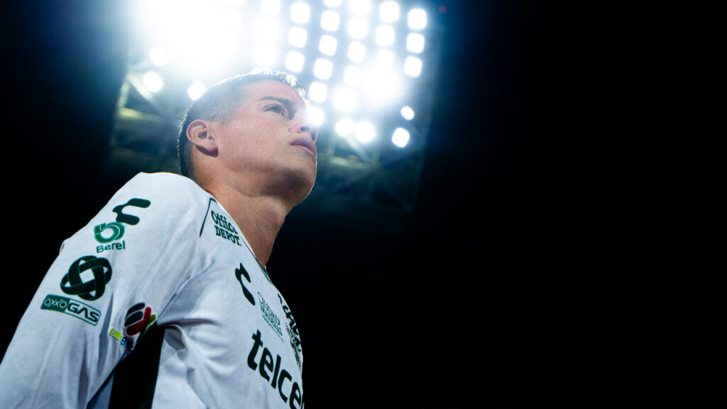 James Rodríguez, en un partido con León. - Imago7.