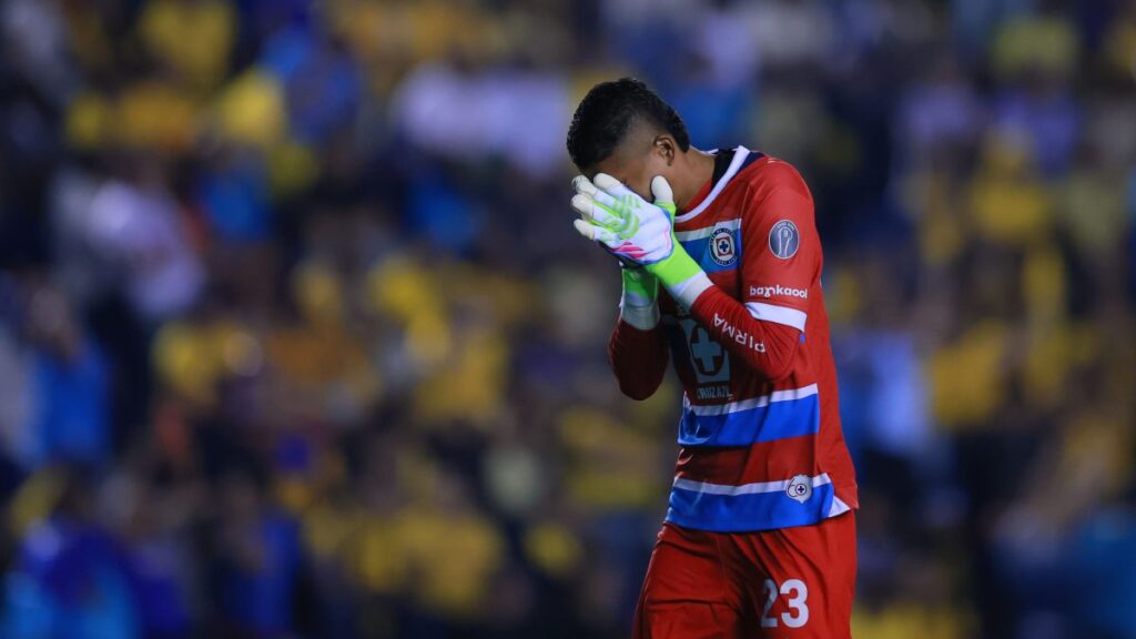 Kevin Mier en lamento con Cruz Azul