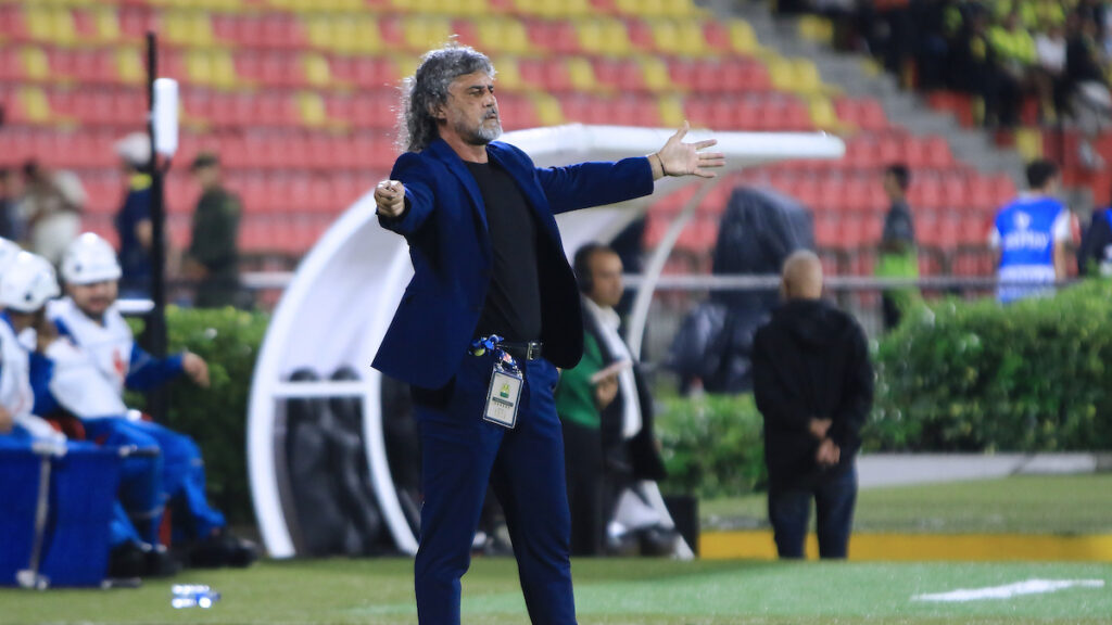 Leonel Álvarez, en un partido. - Vizzor Image.