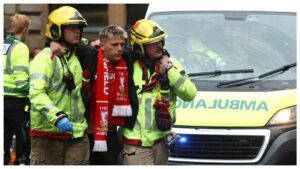 Atropellan a varios aficionados durante el desfile del Liverpool; hay heridos y un detenido