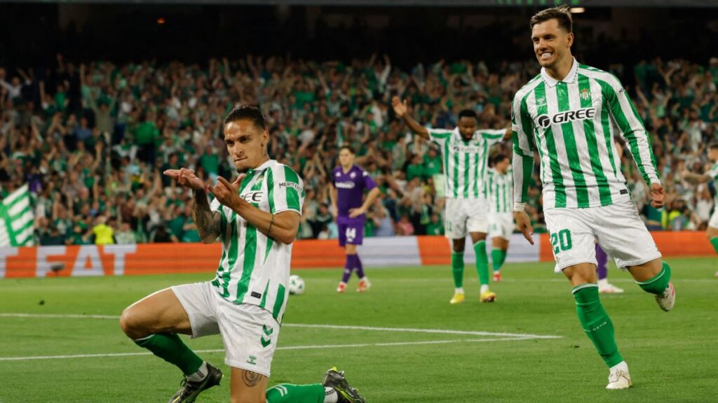 El Betis venció 2-1 a la Fiorentina en las semifinales de la Conference League