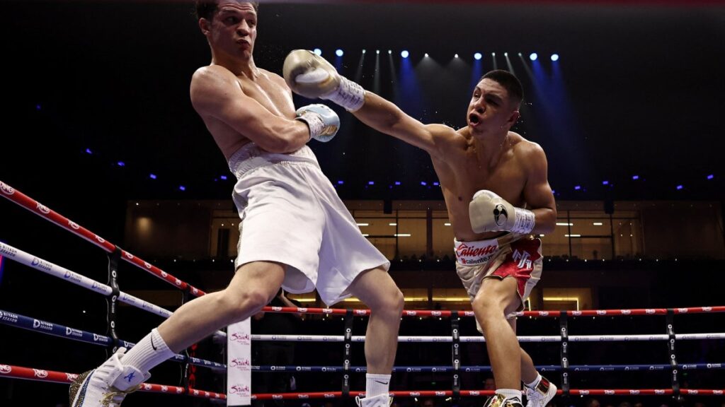 Jaime Munguía le propinó varios golpes de poder a Bruno Surace | Reuters