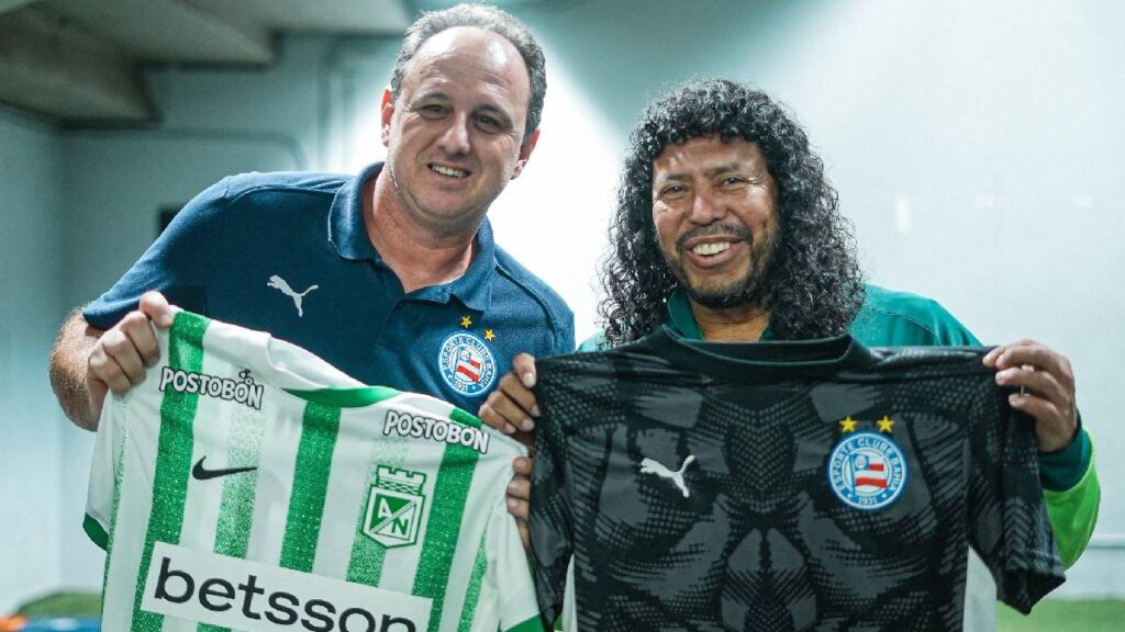 Rogéiro Ceni y René Higuita, en un encuentro de arqueros / @nacionaloficial