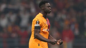 Dávinson Sánchez alarga su estadía en el Galatasaray