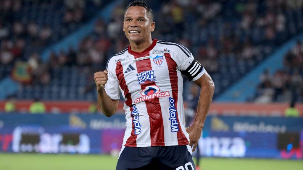 Carlos Bacca celebrando el gol de Junior / Vizzor