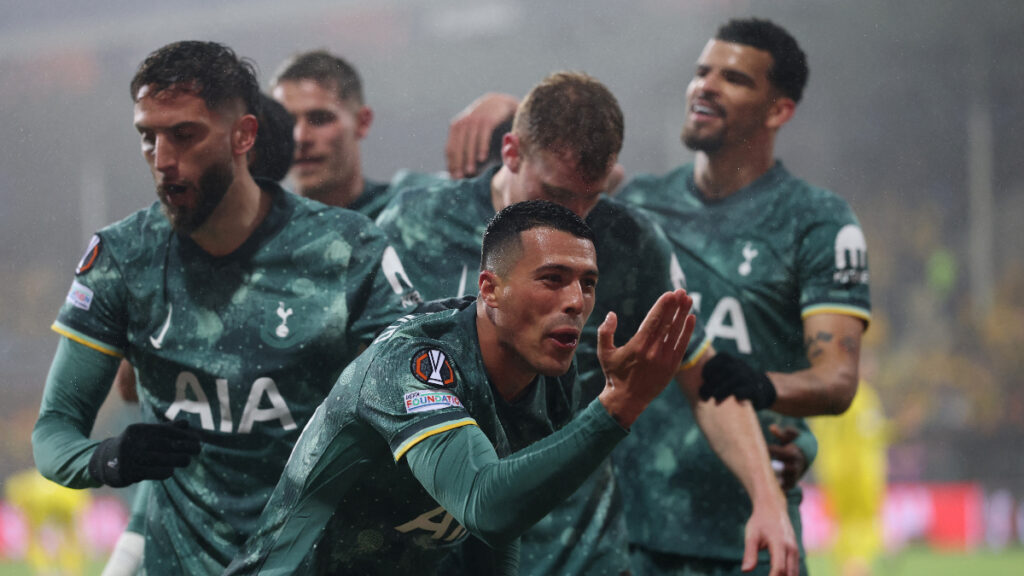 Jugadores del Tottenham celebran un gol. - Reuters.