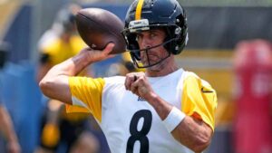 Aaron Rodgers, como niño en el primer día de escuela al entrenar finalmente con los Steelers