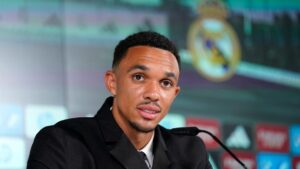 Alexander-Arnold sorprende hablando perfecto español en su presentación con el Real Madrid