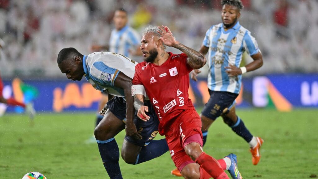 América se enredó solo en casa. Vizzor