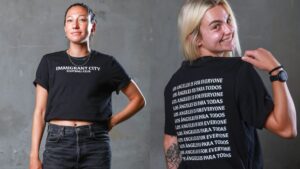Jugadoras del Angel City FC portan playera en apoyo a los migrantes en medio de las redadas de ICE