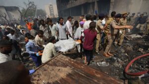 Pánico en India: avión con 240 pasajeros de Air India se estrella y provoca explosión