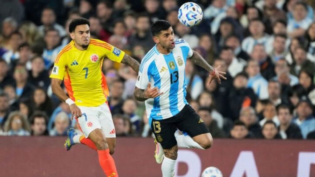Luis Díaz jugando contra Argentina | AP.