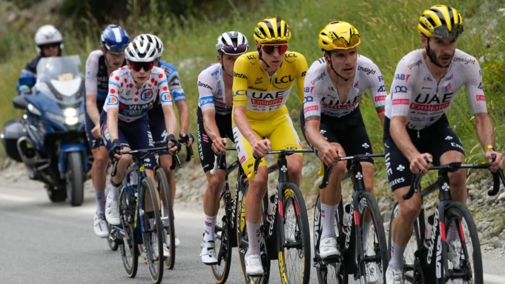 Tadej Pogacar en el pelotón | AP.