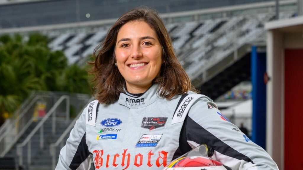 Tatiana Calderón, piloto colombiana | Escudería Telmex.