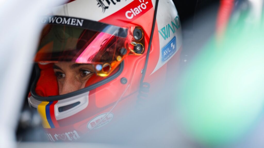 Tatiana Calderón, piloto colombiana | Telmex.