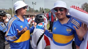 Tensión en el Rose Bowl: aficionado de Boca aparece entre los fanáticos de River