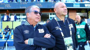 Bolillo Gómez apunta a la afición de El Salvador y crea una fuerte polémica