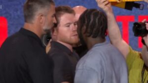 Canelo Álvarez y Terence Crawford, casi a los golpes durante careo en Nueva York