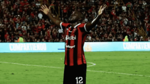 Se termina la espera: Alajuelense tomó una decisión contundente sobre Joel Campbell