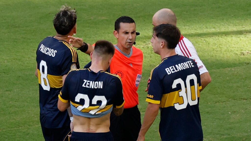 César Arturo en el duelo entre Boca y Benfica