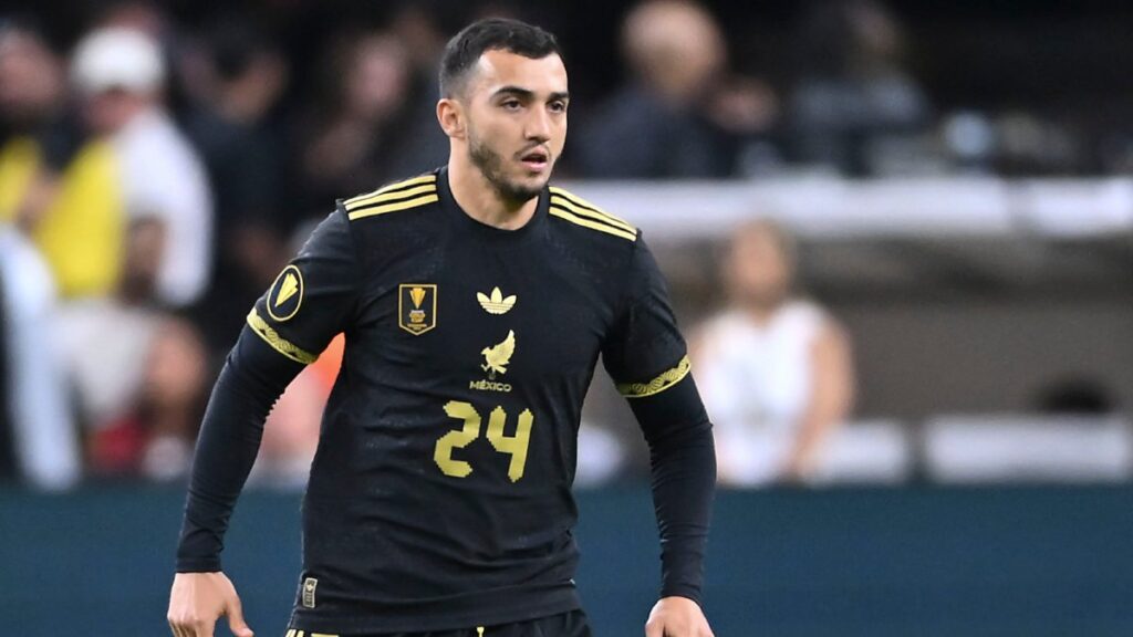 Luis Chávez es operado con éxito de la rodilla | Imago7