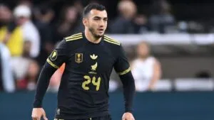 Luis Chávez inicia su camino de regreso: “La rodilla está estable”, confirma el doctor Ortega