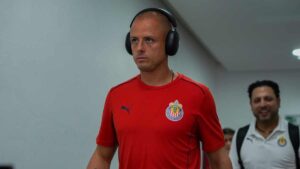 Chicharito: “Estamos dispuestos a sudar sangre para saldar la  deuda con la afición”