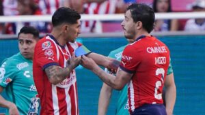 Chivas, cerca de enviar a Guzmán a Pachuca y a Mozo a León