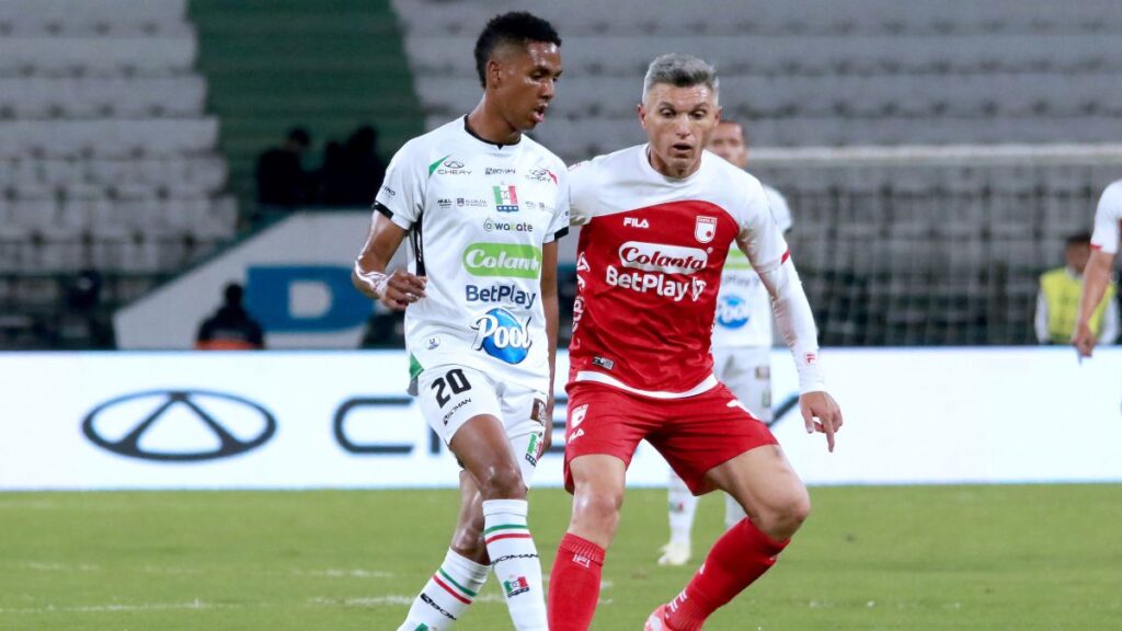 Daniel Torres fue clave en la mitad de la cancha. Vizzor