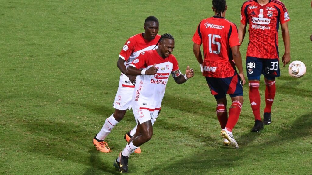 El momento del gol en una pierna. Héroe, Hugo Rodallega. Vizzor