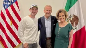 Daniel Suárez, el invitado de honor de la Embajada de Estados Unidos tras la NASCAR México Series