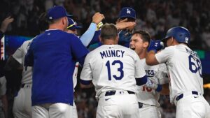 Sergio Ramos lanza la primera bola y los Dodgers ganan con un cuadrangular de Will Smith ante Padres