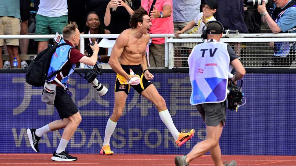 Armand Duplantis rebasó la marca de los 6.28 cm con lo que mejora por ocasión número 12 su propio récord mundial
