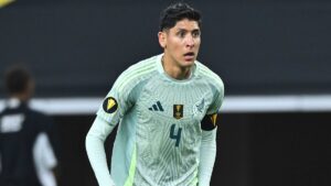 Edson Álvarez supliría a César Montes en la central ante Arabia Saudita