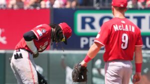 Elly De La Cruz de los Reds y Trent Thornton de los Mariners sufren por las consecuencias de jugar en calor extremo