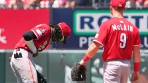 Elly De La Cruz de los Reds y Trent Thornton de los Mariners sufren por las consecuencias de jugar en calor extremo
