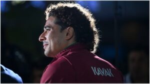 Memo Ochoa se lleva el premio a la mejor atajada de la temporada