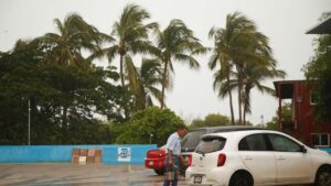 Erick se intensifica: ya es huracán categoría 4 y “extremadamente peligroso”